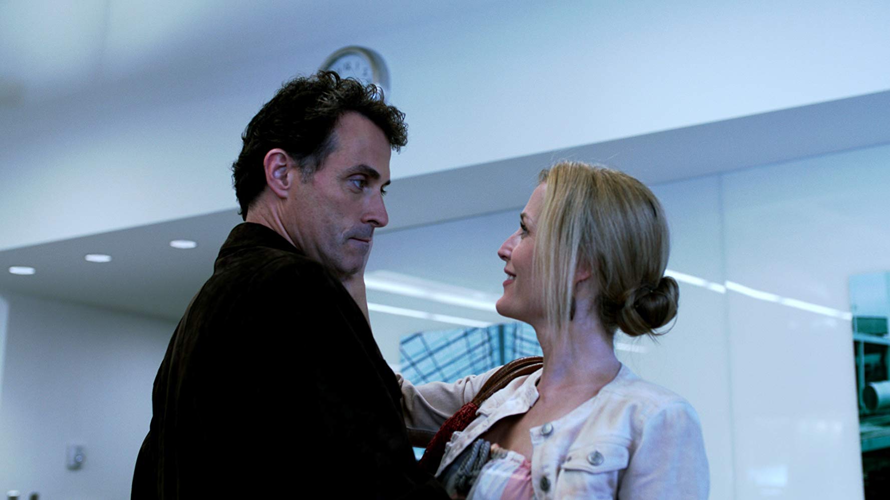 Rufus Sewell and Gillian Anderson in I'll Follow You Down (2013)