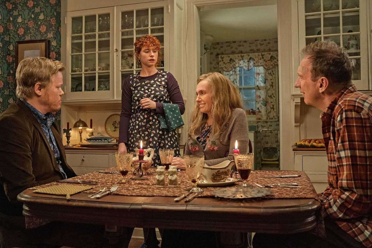 Jesse Plemons, Jessie Buckley and his mother Toni Colette and father David Thewlis in I'm Thinking of Ending Things (2020)