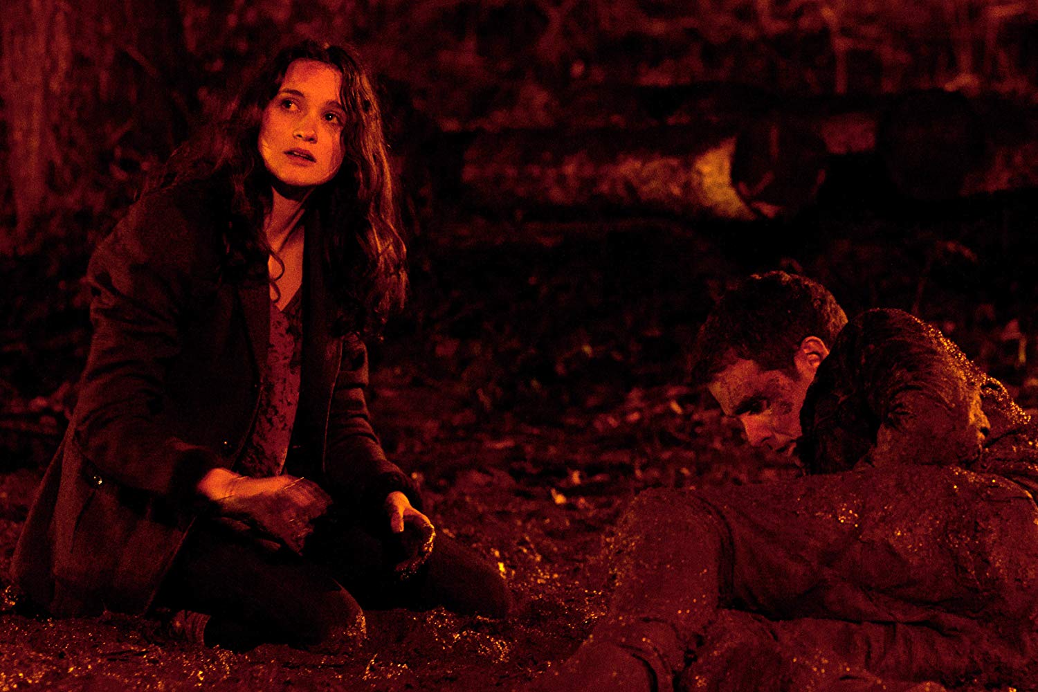 Alice Englert and Iain De Caestecker attacked by mysterious figures in In Fear (2013)