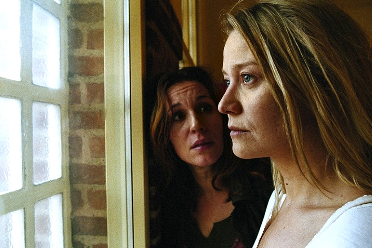 Chaplain Ann Eleonora Jørgensen and Trine Dyrholm as the prisoner with miracle healing abilities in In Your Hands (2004)