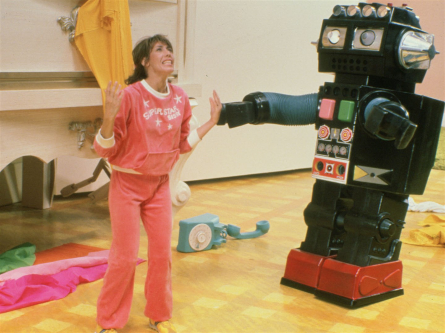 Shrunken housewife Pat Kramer (Lily Tomlin) and toy robot in The Incredible Shrinking Woman (1981)