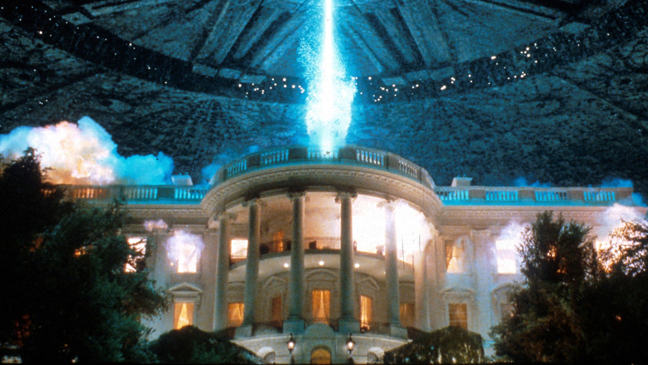 The destruction of the White House in Independence Day (1996)