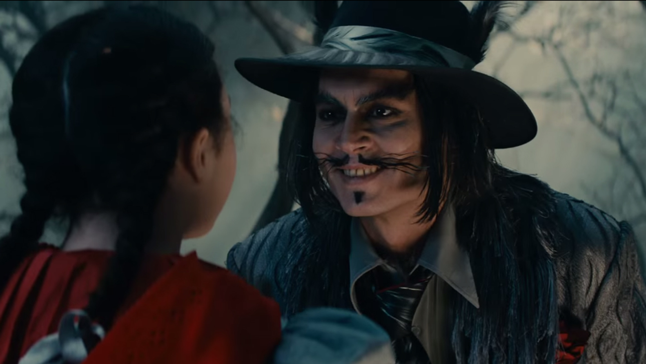 The Wolf (Johnny Depp) woos Little Red Riding Hood (Lilla Crawford) in Into the Woods (2014)