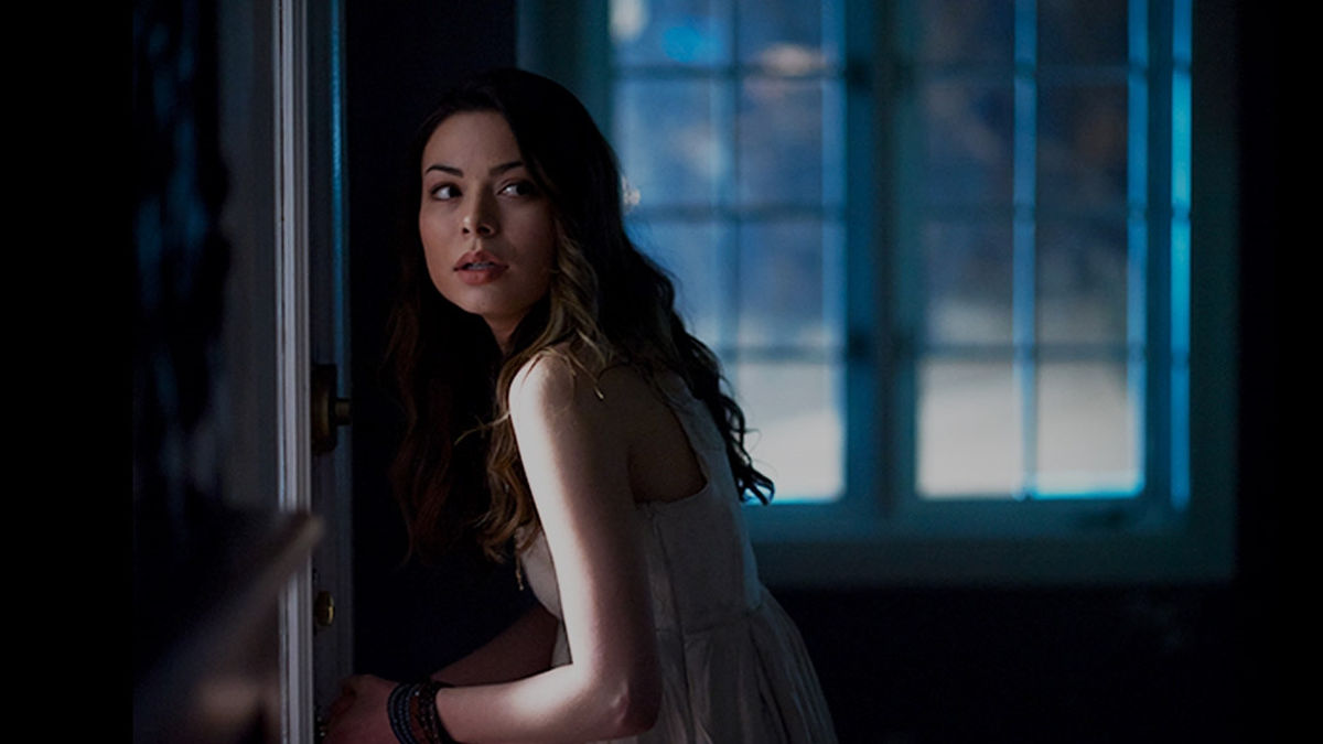 Miranda Cosgrove thinks she sees ghosts in The Intruders (2015)
