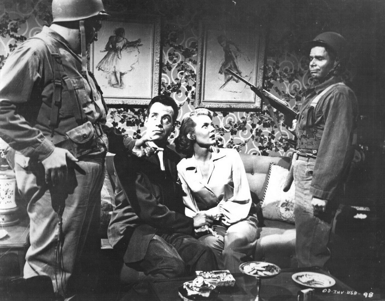 Gerald Mohr and Peggie Castle held prisoner by Communist soldiers in Invasion USA (1952)