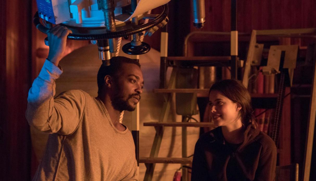 Anthony Mackie and Margaret Qualley in Io (2018)