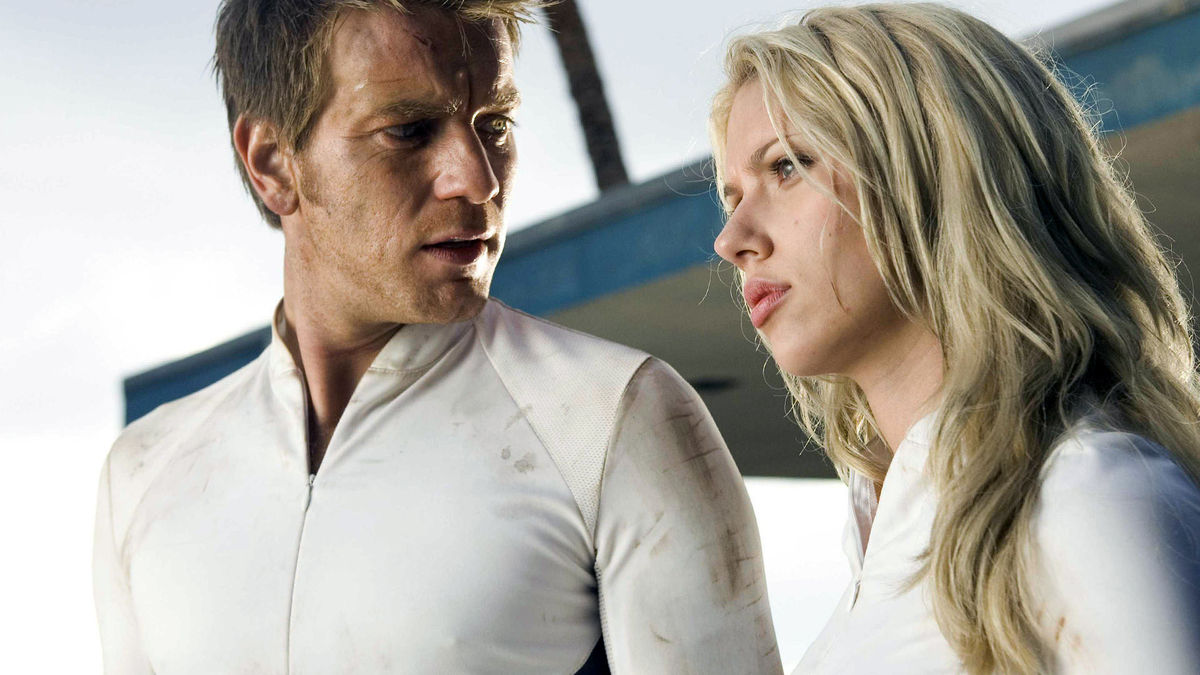 Clones on the run - Ewan McGregor and Scarlett Johansson in The Island (2005)