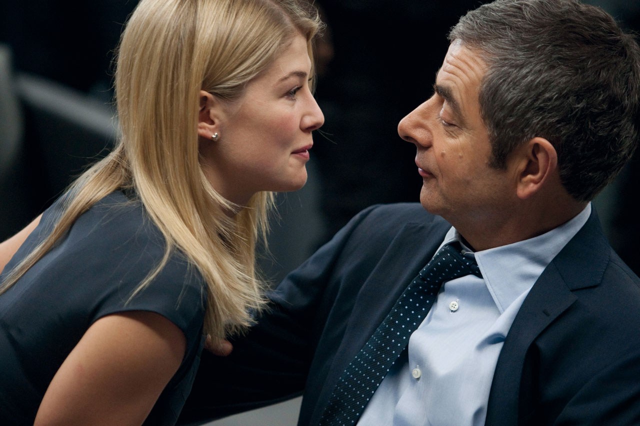 Kate Summer (Rosamund Pike) and Johnny English (Rowan Atkinson) in Johnny English Reborn (2011)