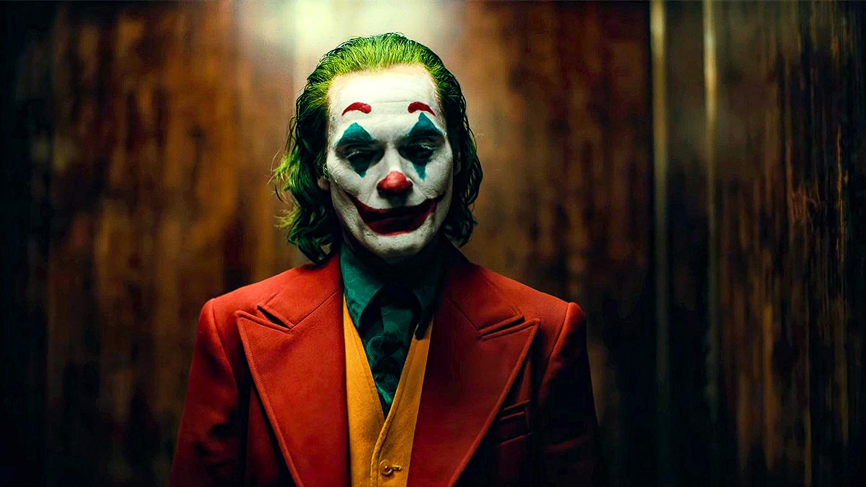 Arthur Fleck (Joaquin Phoenix) finally emerges as Joker (2019)