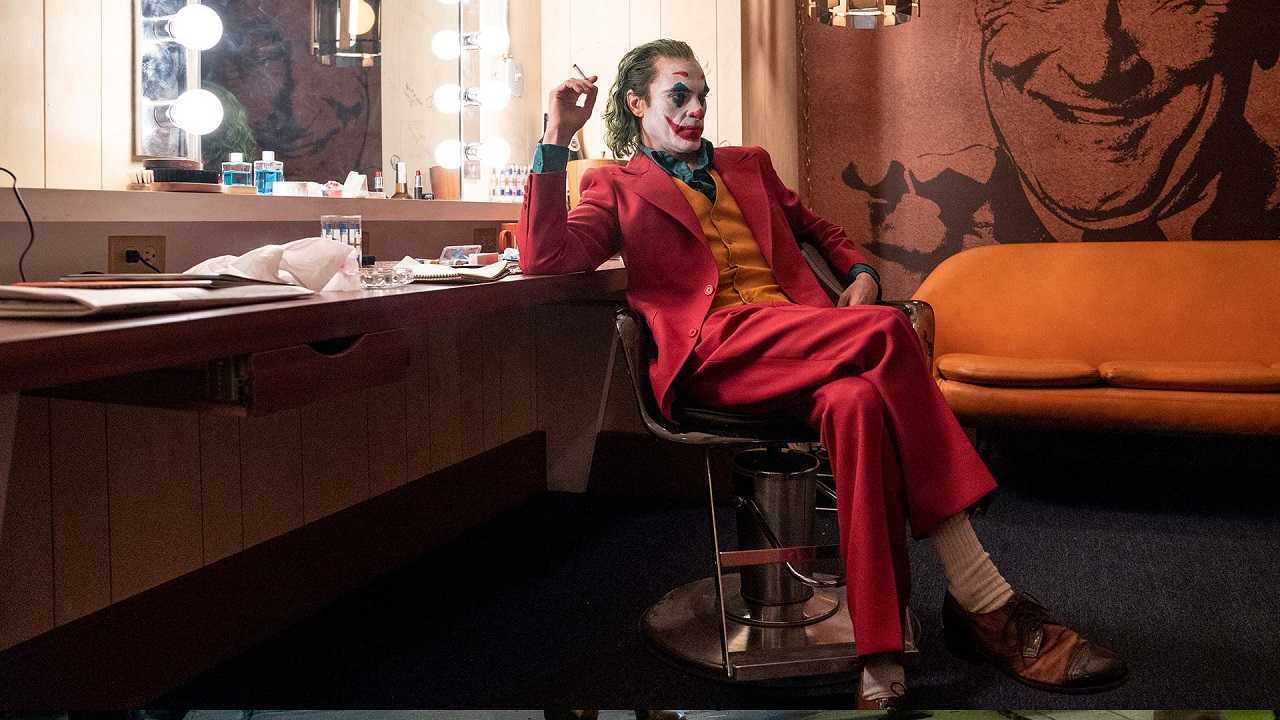 Arthur Fleck (Joaquin Phoenix) waits to go on air in Joker (2019)