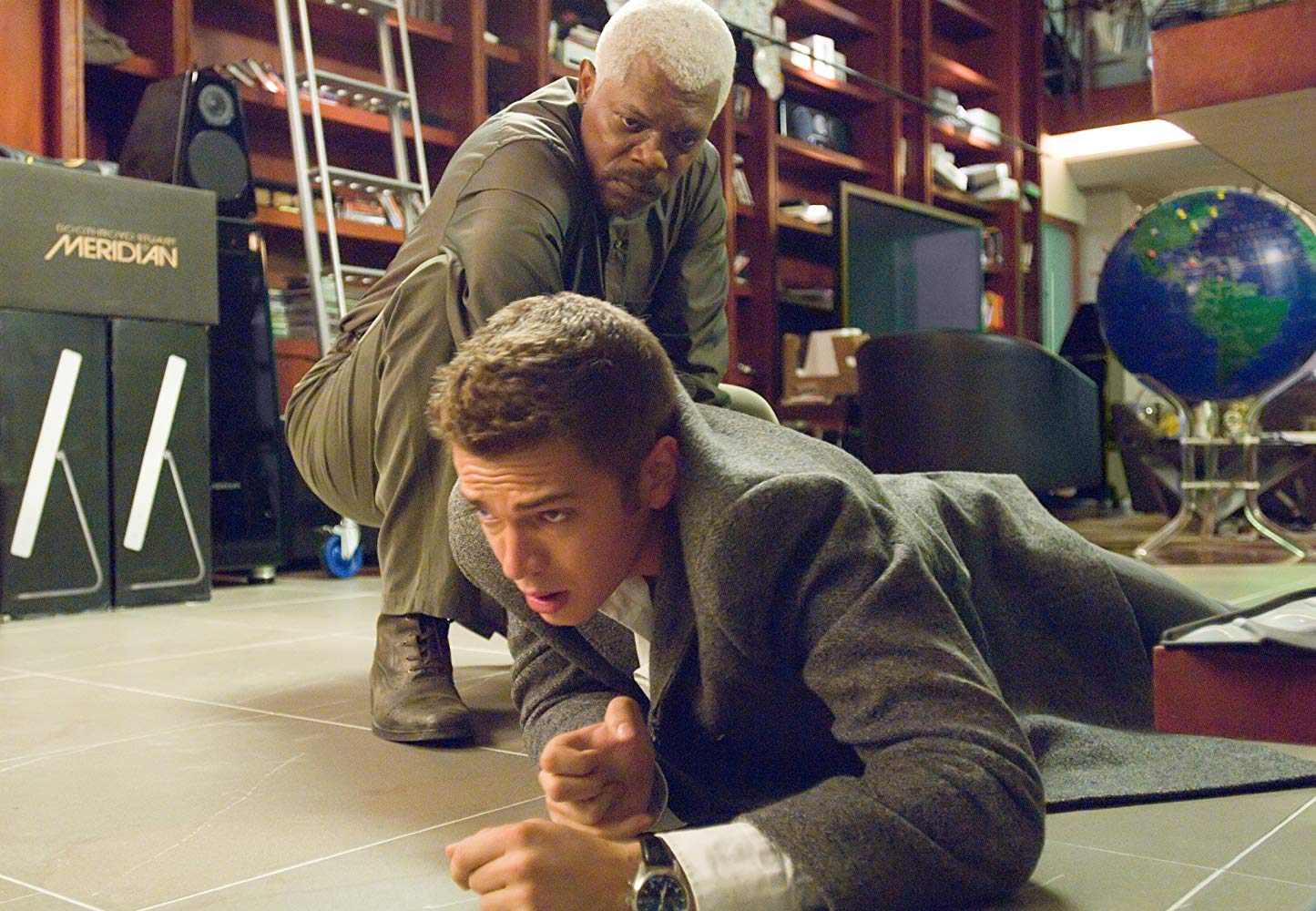 Hayden Christensen stopped by Paladin Samuel l. Jackson in Jumper (2008)