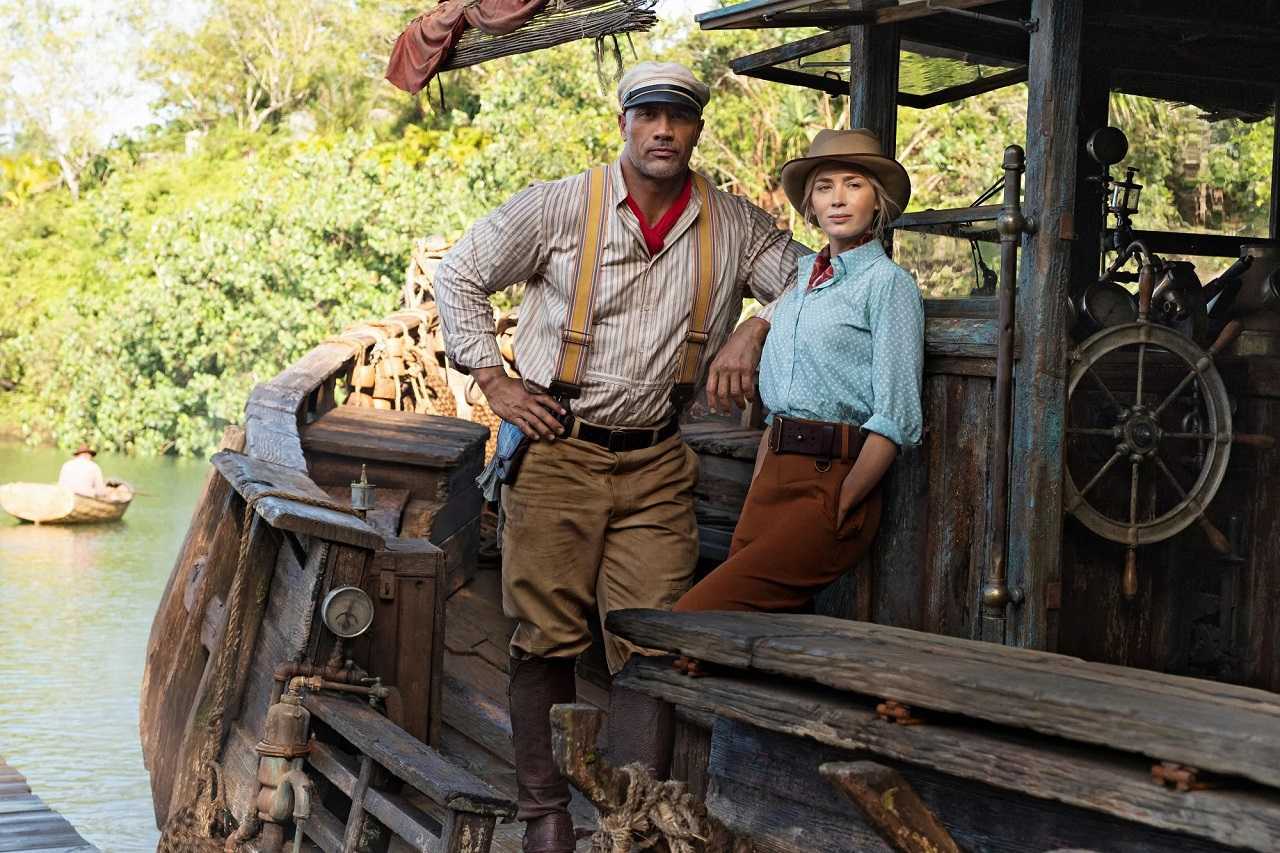 Frank Wolff (Dwayne Johnson) and Lily Houghton (Emily Blunt) in Jungle Cruise (2021)