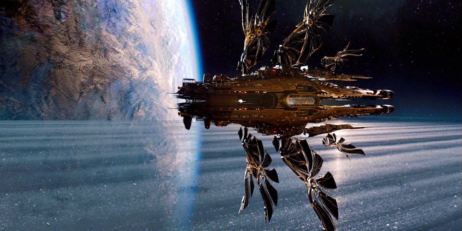 Spaceship approaching Jupiter in Jupiter Ascending (2015)