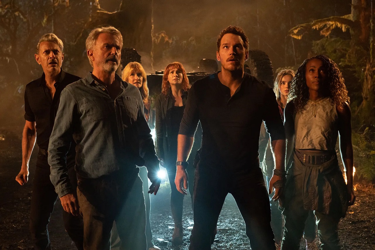 Jeff Goldblum, Sam Neill, Laura Dern, Bryce Dallas Howard, Chris Pratt, Isabella Sermon and DeWanda Wise in Jurassic World: Dominion (2022)