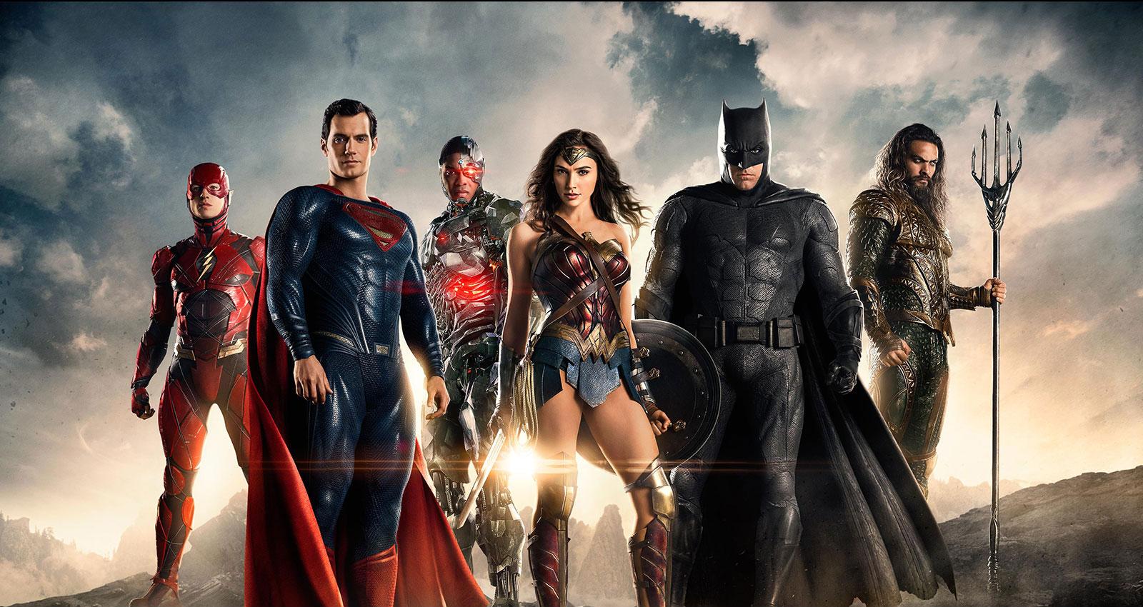 The Flash (Ezra Miller), Superman (Henry Cavill), Cyborg (Ray Fish), Wonder Woman (Gal Gadot), Batman (Ben Affleck) and Aquaman (Jason Momoa) in Justice League (2017)