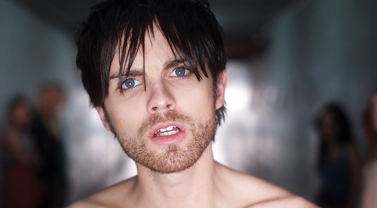 Smith (Thomas Dekker) in Kaboom (2010)