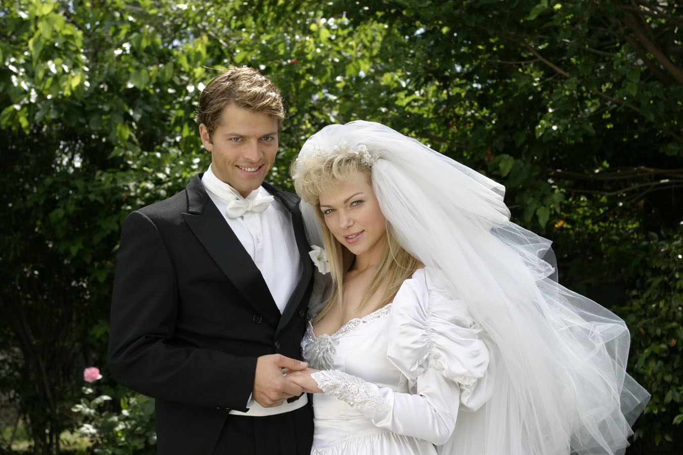 The perfect married couple - Paul Bernardo (Misha Collins) and Karla Homolka (Laura Prepon) in Karla (2006)