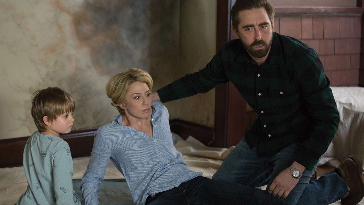 Father Lee Pace, mother Carrie Coon and ghost son Sander Thomas in The Keeping Hours (2017)