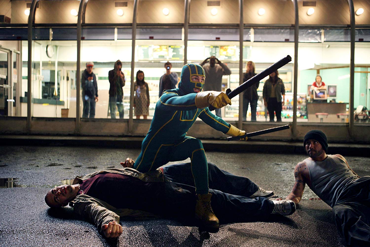 Aaron Johnson fighting crime as Kick-Ass (2010)