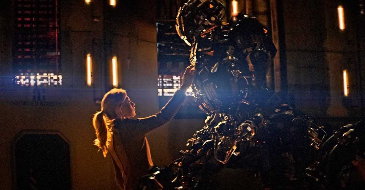 Vanessa Kirby and killer robot in Kill Command (2016)