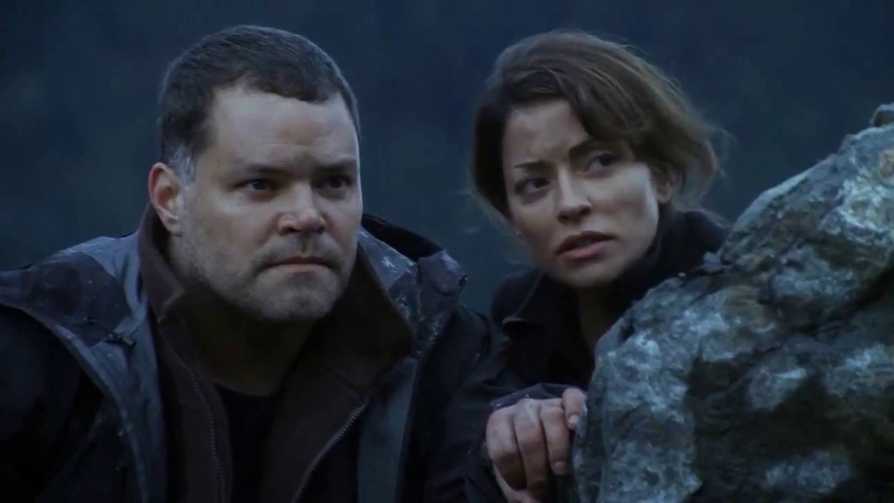 Aaron Douglas and Emmanuelle Vaugier in Killer Mountain (2011)