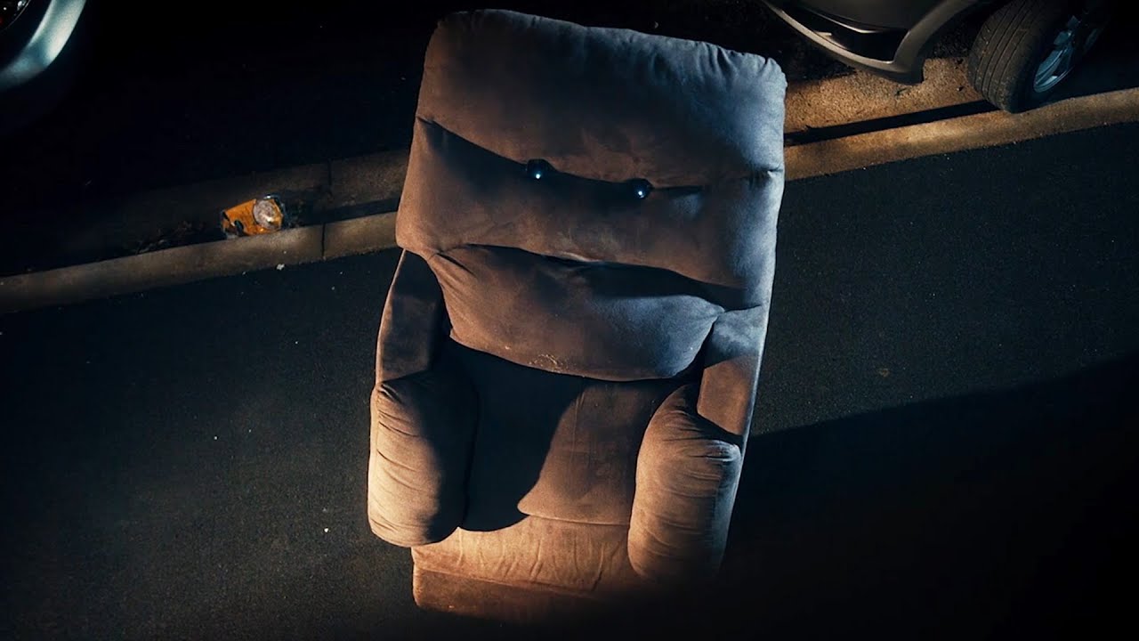 The possessed recliner chair in Killer Sofa (2019)