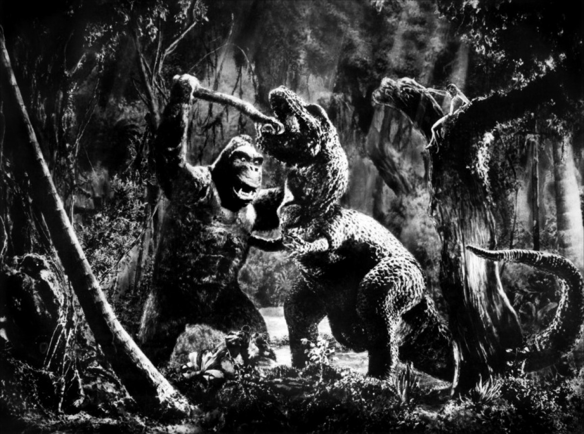 Kong fights dinosaur in King Kong (1933)