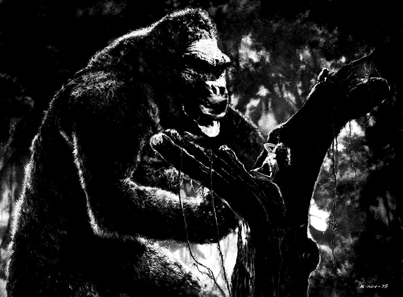 Kong rescues Fay Wray in King Kong (1933)