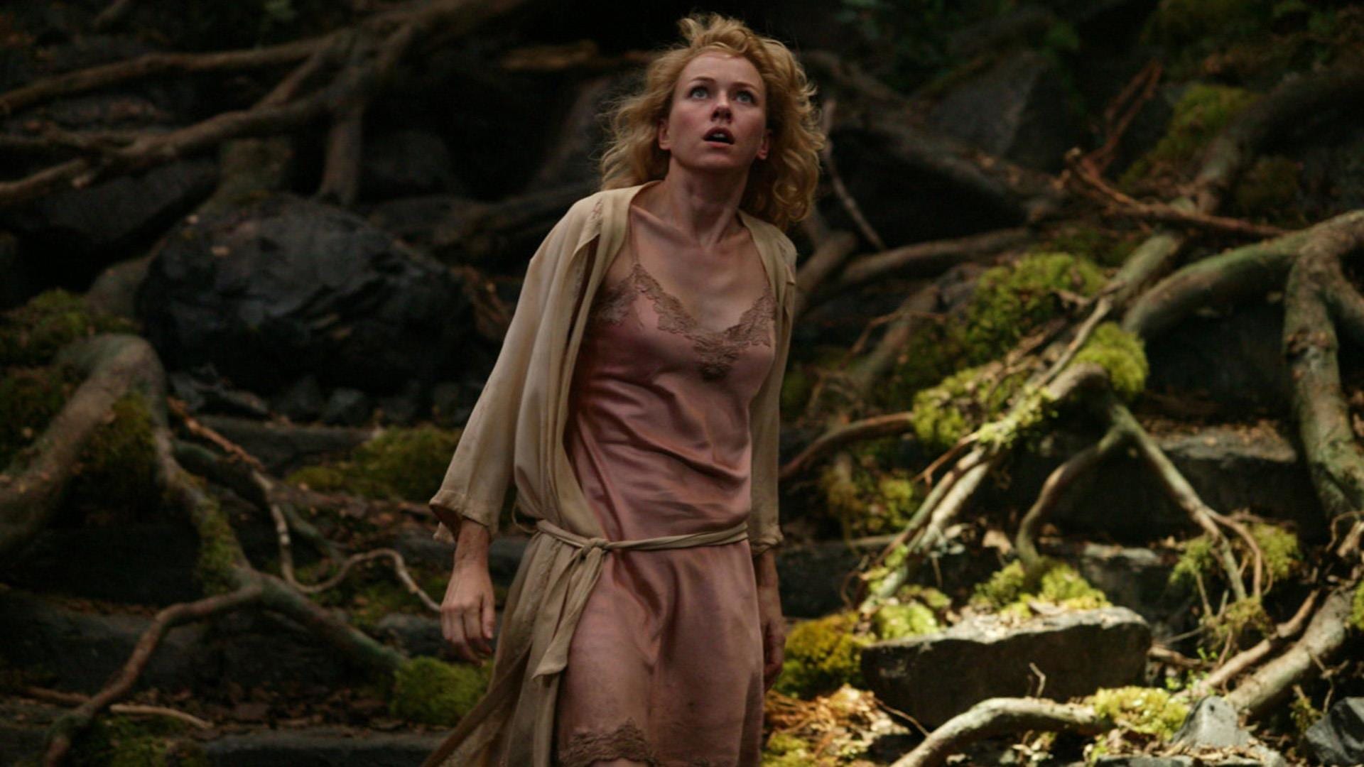 Naomi Watts steps into Fay Wray's iconic role as Ann Darrow in King Kong (2005)