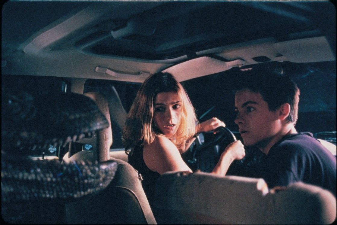 Jill Hennessy and Kevin Zegers faced a giant komodo inside their vehicle in Komodo (1999)