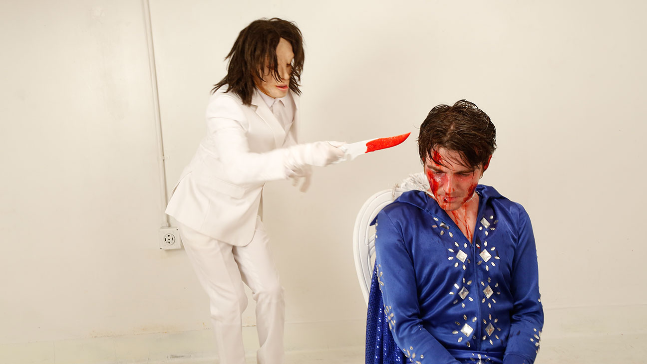 The L.A. Slasher prepares to eliminate a victim in L.A Slasher (2015)