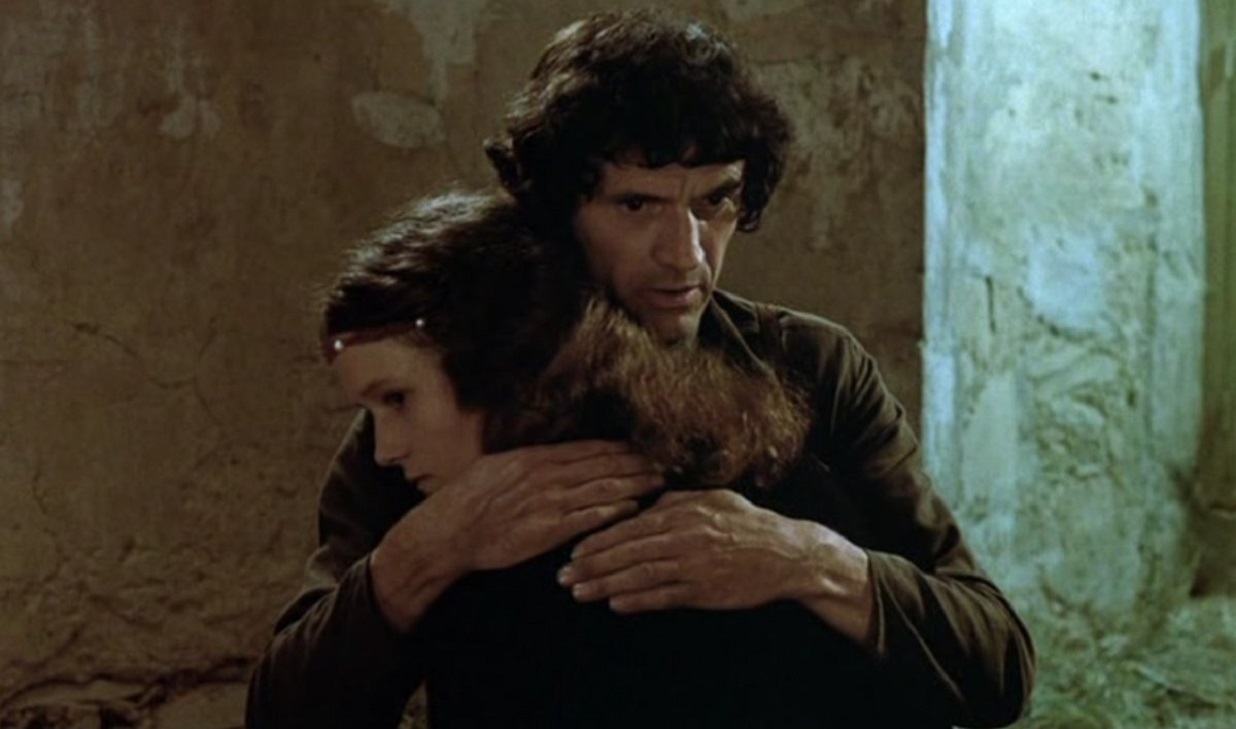 Lancelot (Luc Simon) and Guinevere (Laura Duke Condominas) in Lancelot du Lac (1974)