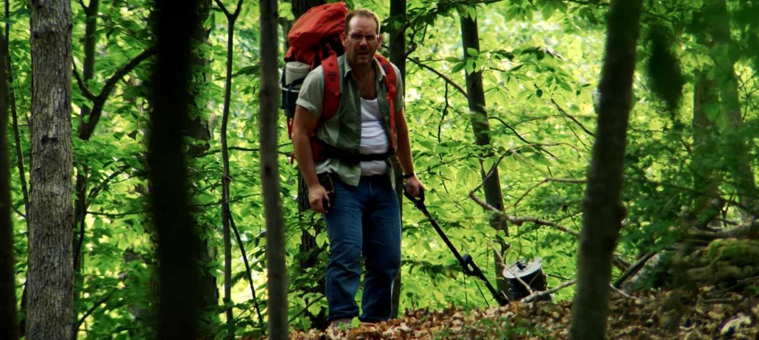 Ray (Dean Imperial) at work in his cabling job in Lapsis (2020)