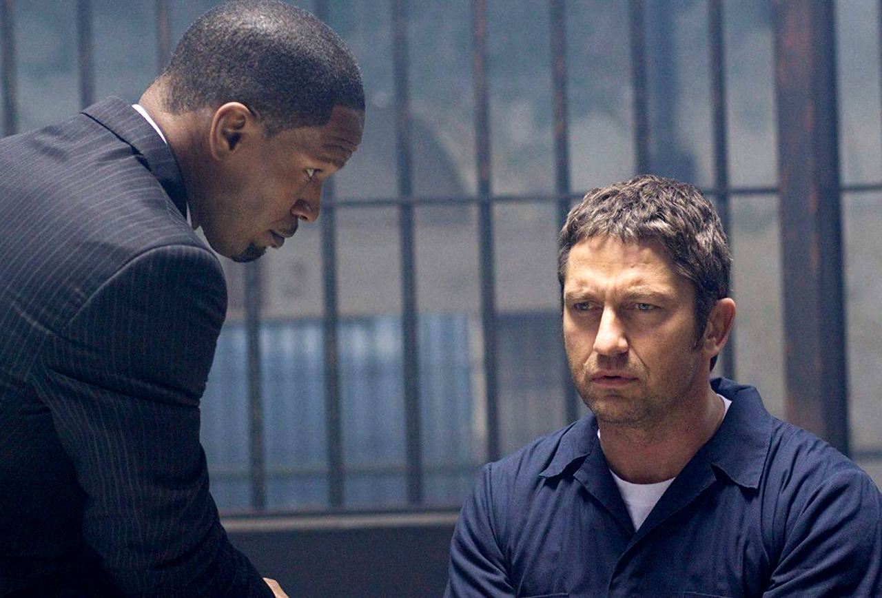 (l to r) District attorney Nick Rice (Jamie Foxx) and jailed criminal genius Clyde Shelton (Gerard Butler) in Law Abiding Citizen (2009)