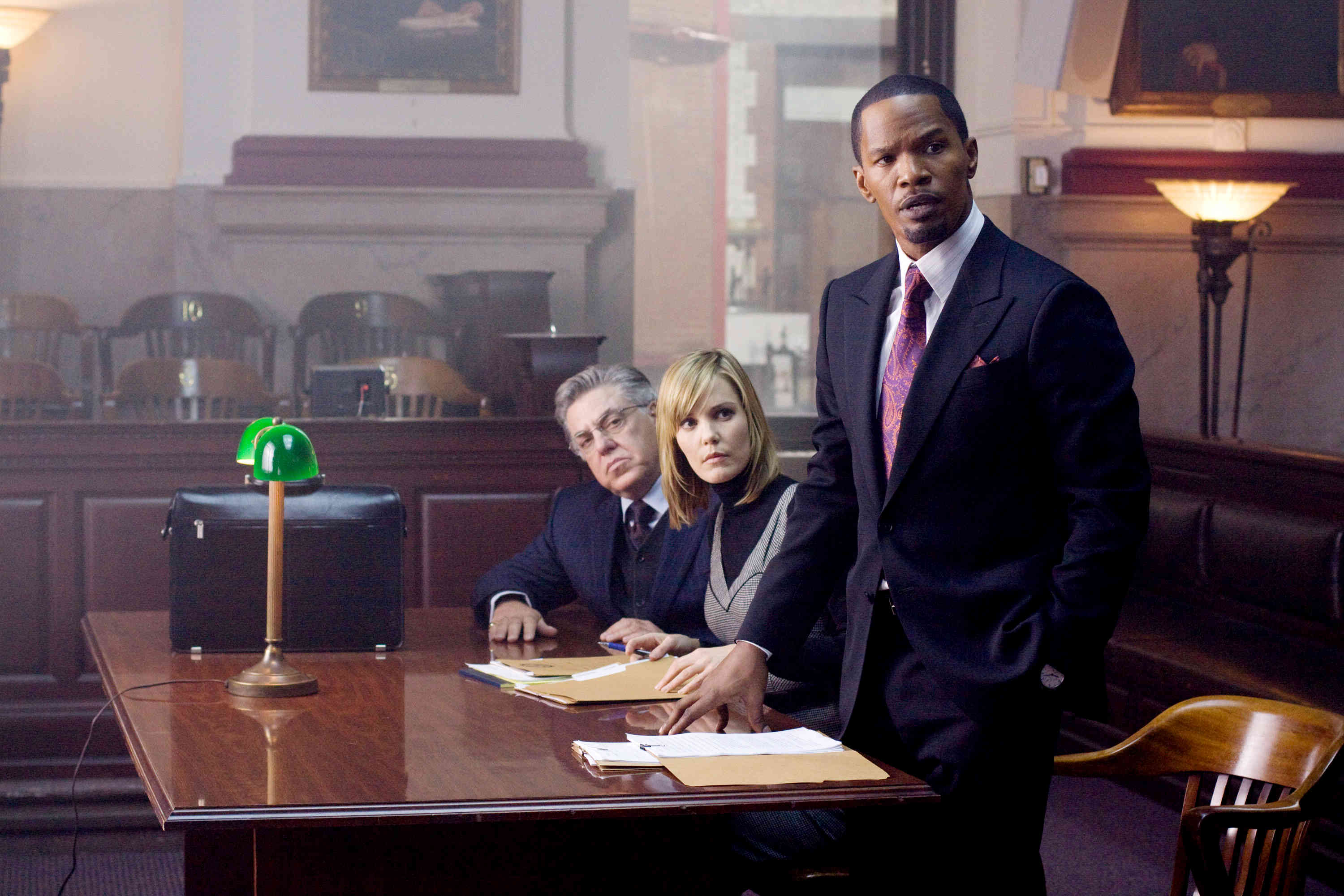 (l to r) Bruce McGill, Leslie Bibb and district attorney Nick Rice (Jamie Foxx) in Law Abiding Citizen (2009)