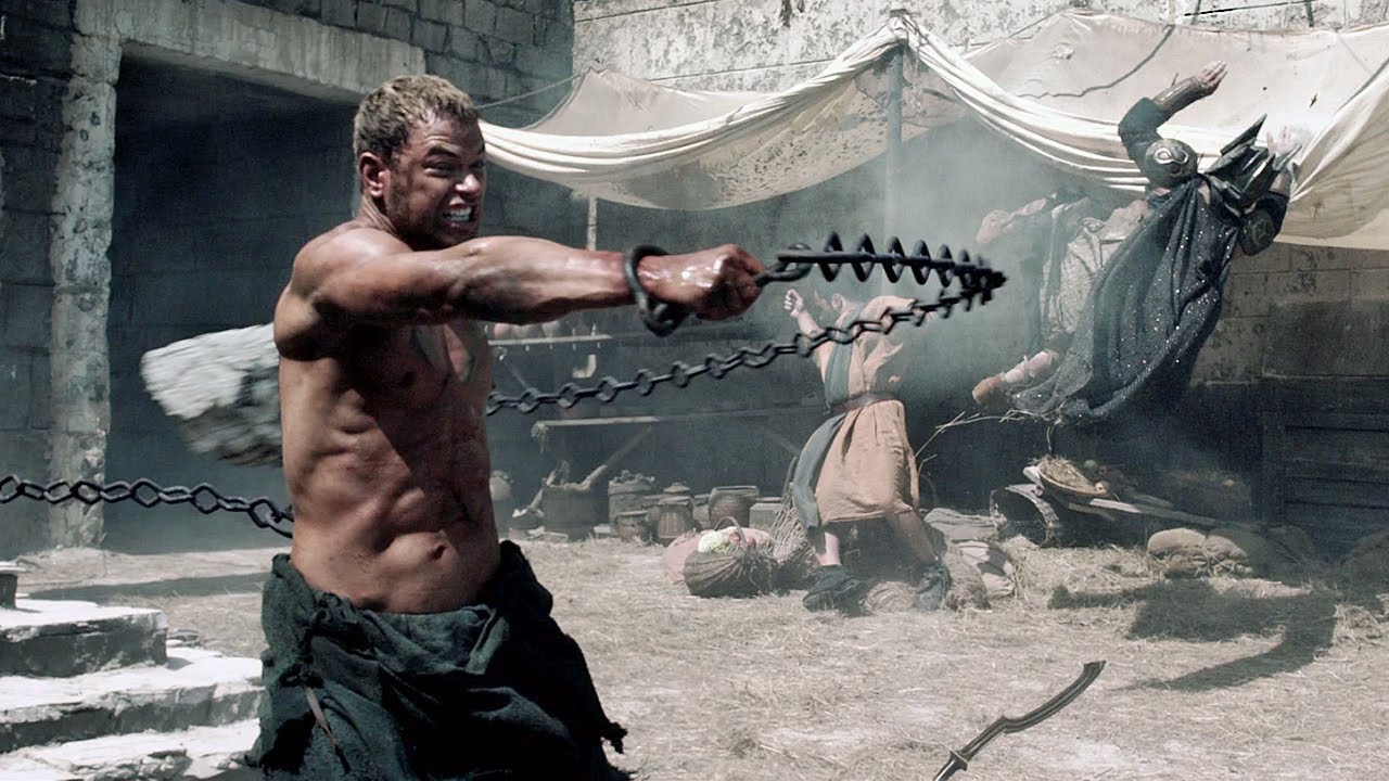 Hercules (Kellan Lutz) tears out the pillars in The Legend of Hercules (2014)