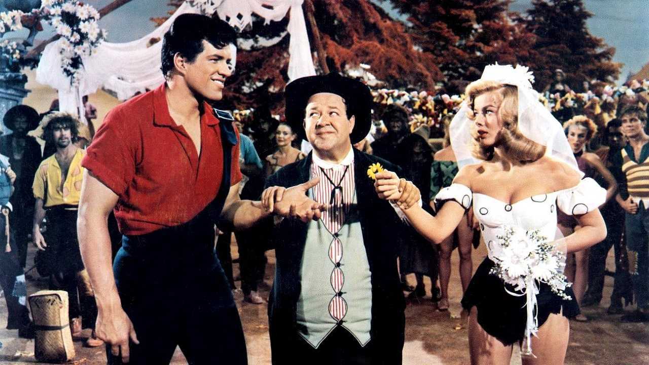Li'l Abner (Peter Palmer), Marryin' Sam (Stubby Kaye) and Daisy Mae (Leslie Parrish) in Lil Abner (1959)