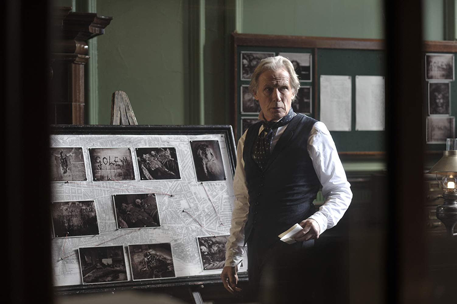 Detective-Inspector John Kildare (Bill Nighy) investigates The Limehouse Golem (2016)