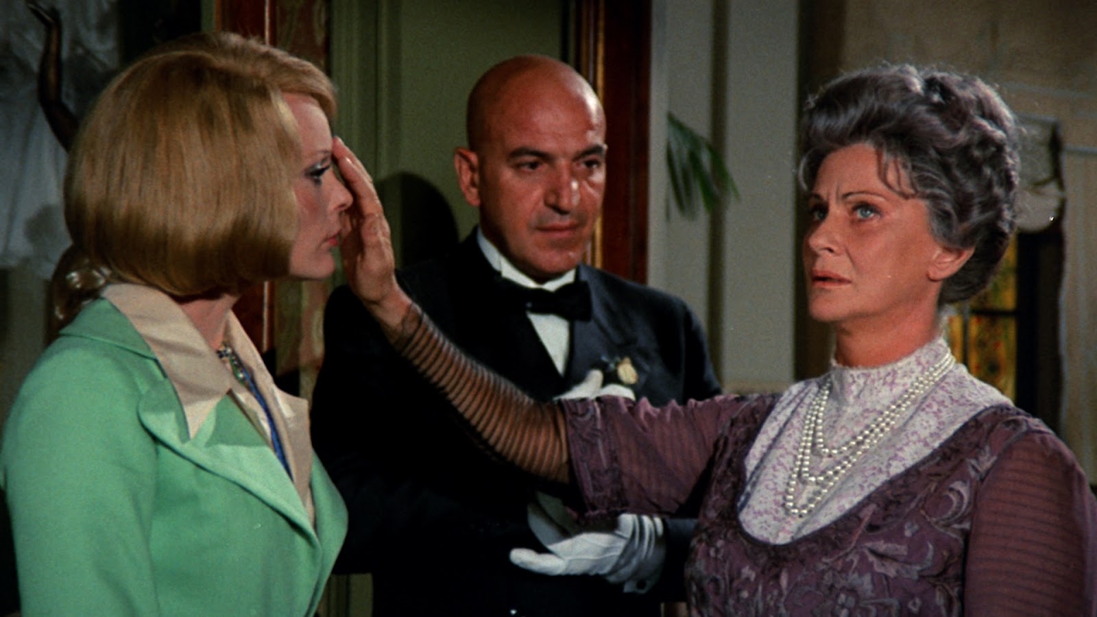 Elke Sommer, Telly Savalas and Alida Valli in Lisa and the Devil (1972)