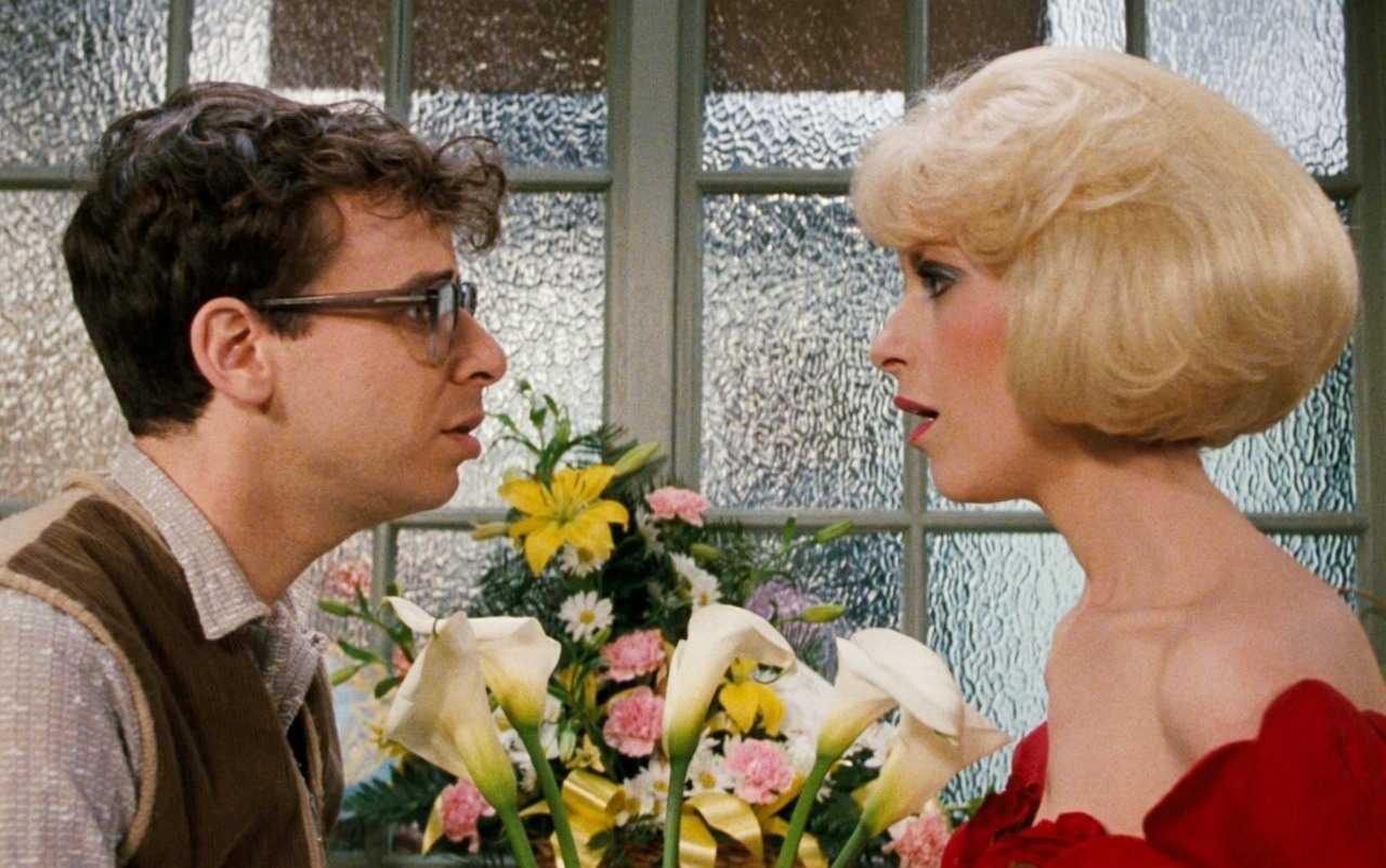 Seymour Krelborn (Rock Moranis) and his love Audrey (Ellen Greene) in Little Shop of Horrors (1986)