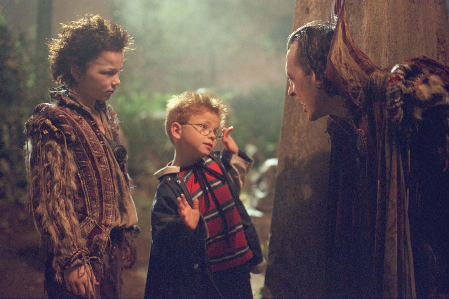 Rollo Weeks as Rudolph, Jonathan Lipnicki, Richard E. Grant in The Little Vampire (2000)