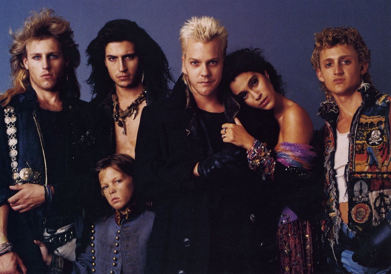 Bad-ass teen vampires - Brooke McCarter, Billy Wirth, Chance Michael Corbitt, Kiefer Sutherland, Jami Gertz, Alex Winter in The Lost Boys (1987)