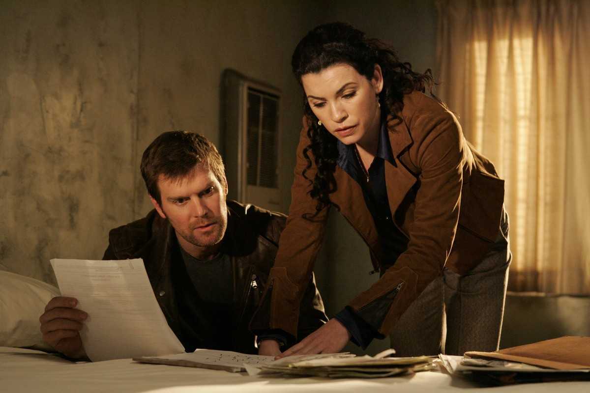 Peter Krause, Julianna Margulies in The Lost Room (2006)