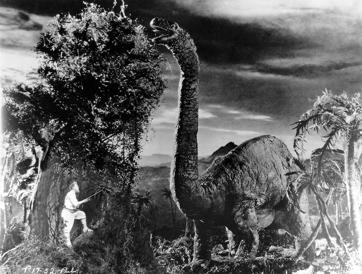 Professor Challenger (Wallace Beery) meets a brontosaurus in The Lost World (1925)