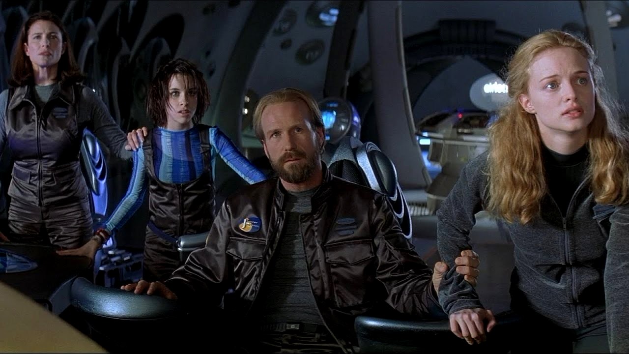 The family Robinson - Maureen (Mimi Rogers), Penny (Lacey Chabert), John (William Hurt) and Judy (Heather Graham) in Lost in Space (1998)