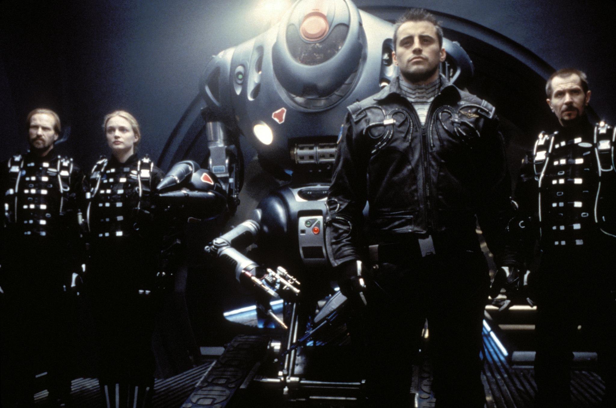 John Robinson (William Hurt), Judy Robinson (Heather Graham), The Robot, Major Don West (Matt LeBlanc) and Dr Zachary Smith (Gary Oldman) in Lost in Space (1998)