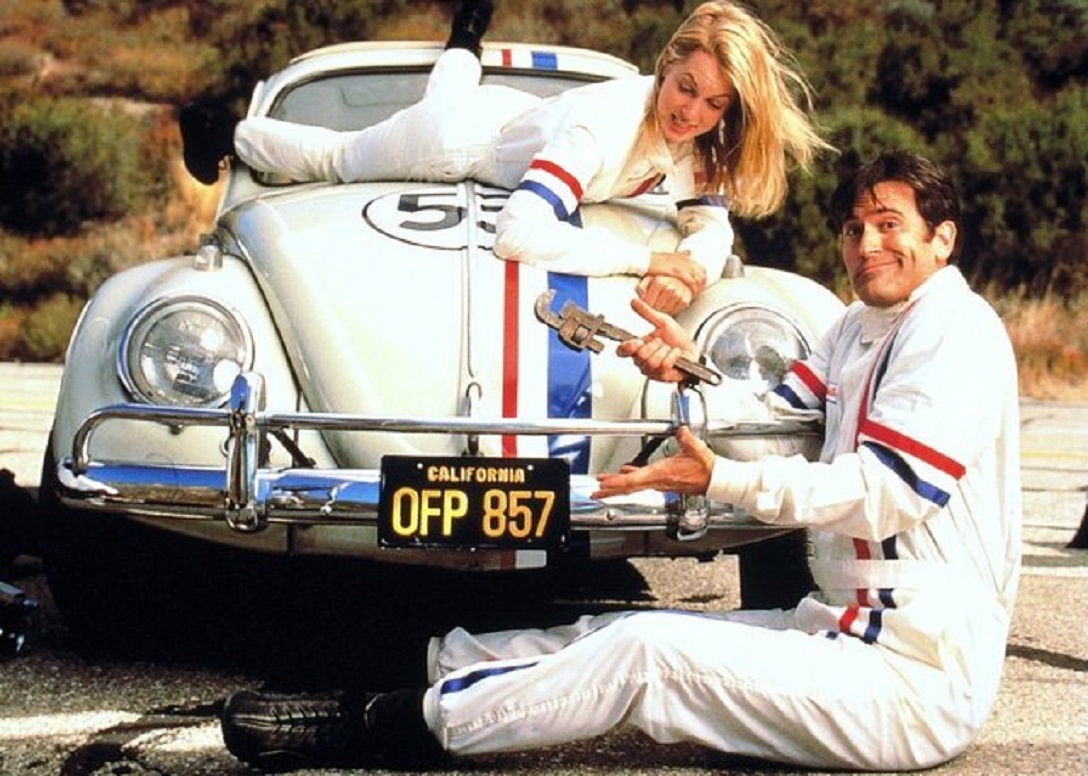 Bruce Campbell and Alexandra Wentworth with Herbie in The Love Bug (1997)