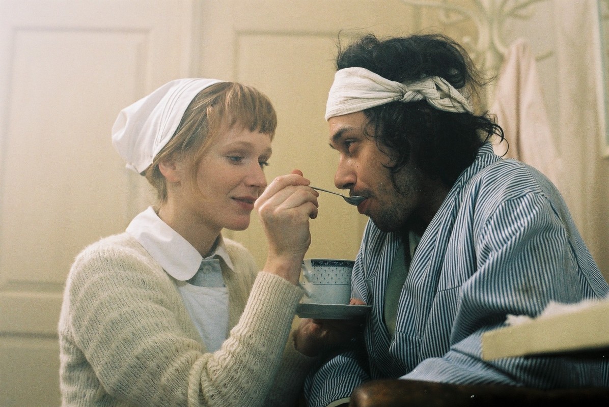 Pavel Liska tended by nurse Anna Geislerova in Lunacy (2005)