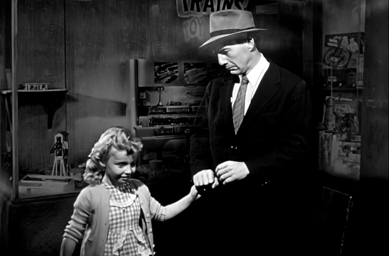 Child killer Martin Harrow (David Wayne) and abducted child Janine Perreau in M (1951)