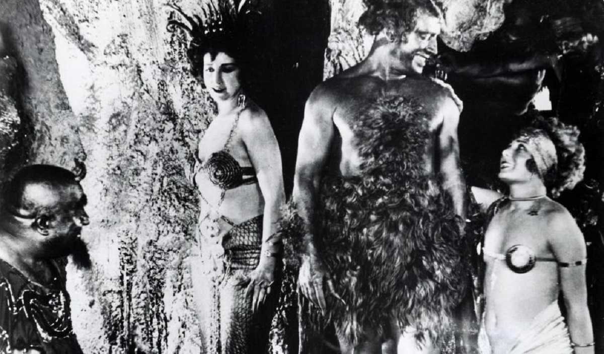 The temptations of Hell in Maciste in Hell (1925)